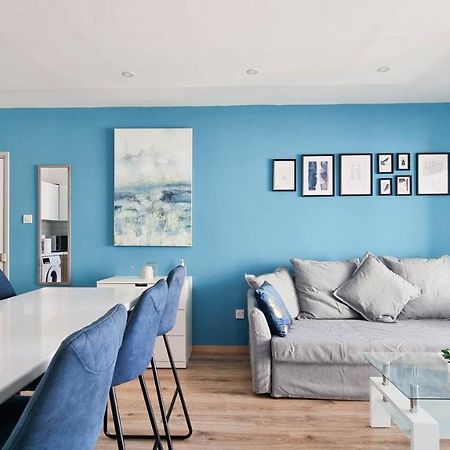 Modern Retreat: 2Br Stylish Apt With Comfy Rooms! Smart Tv With 200Mbps Internet Larnaca Exterior photo
