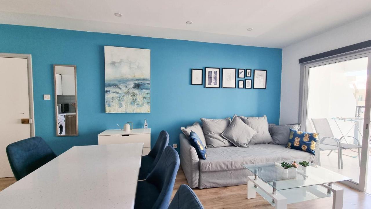Modern Retreat: 2Br Stylish Apt With Comfy Rooms! Smart Tv With 200Mbps Internet Larnaca Exterior photo
